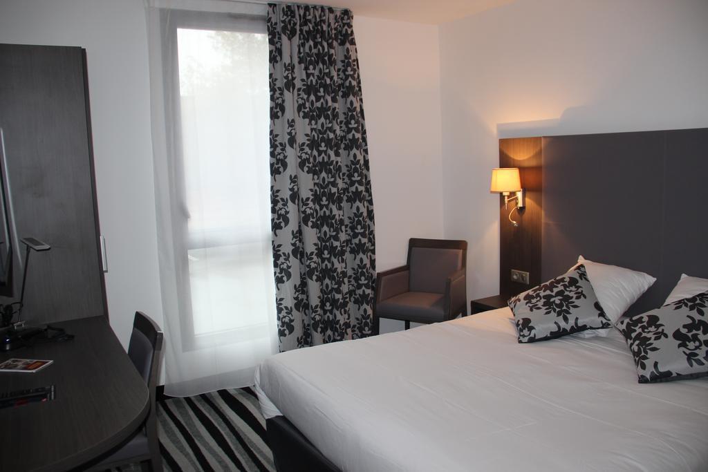 Kyriad Saint Quentin En Yvelines - Montigny Zewnętrze zdjęcie
