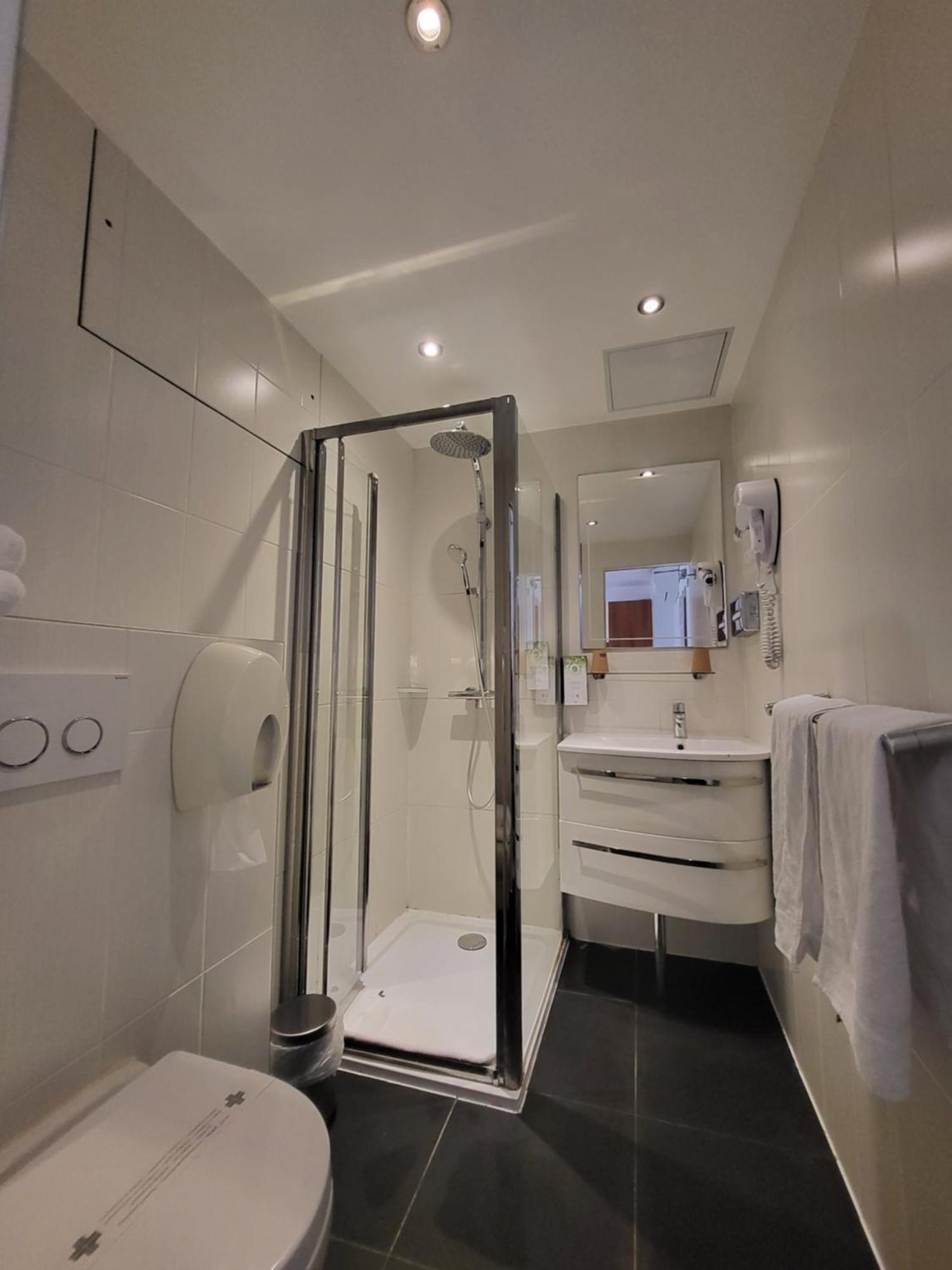 Kyriad Saint Quentin En Yvelines - Montigny Zewnętrze zdjęcie
