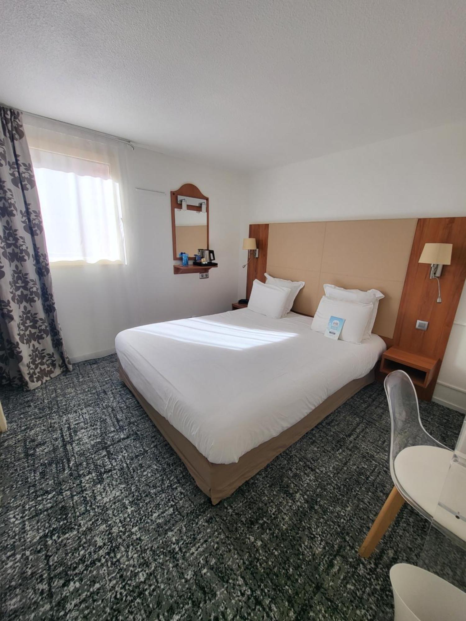 Kyriad Saint Quentin En Yvelines - Montigny Zewnętrze zdjęcie