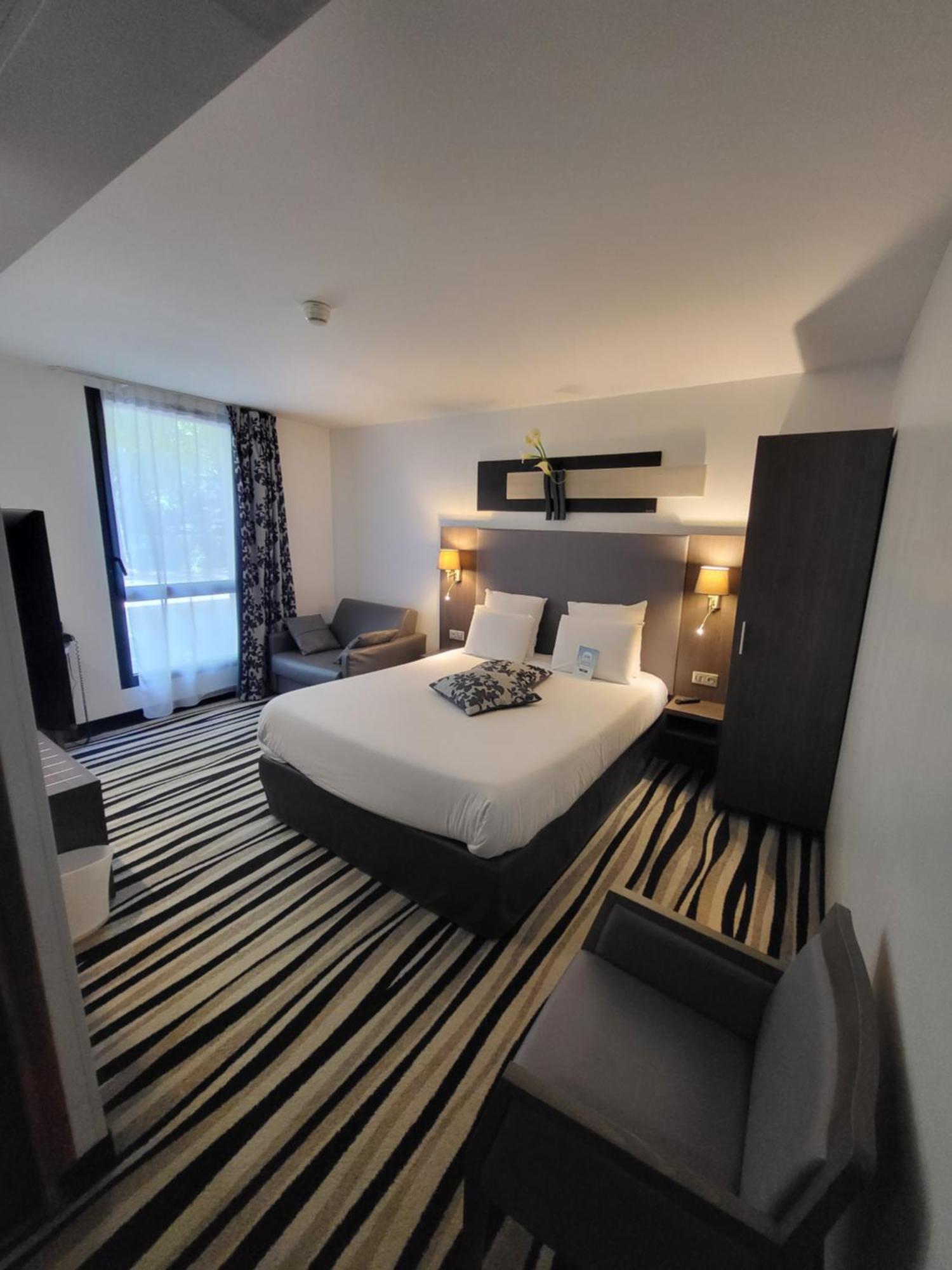 Kyriad Saint Quentin En Yvelines - Montigny Zewnętrze zdjęcie