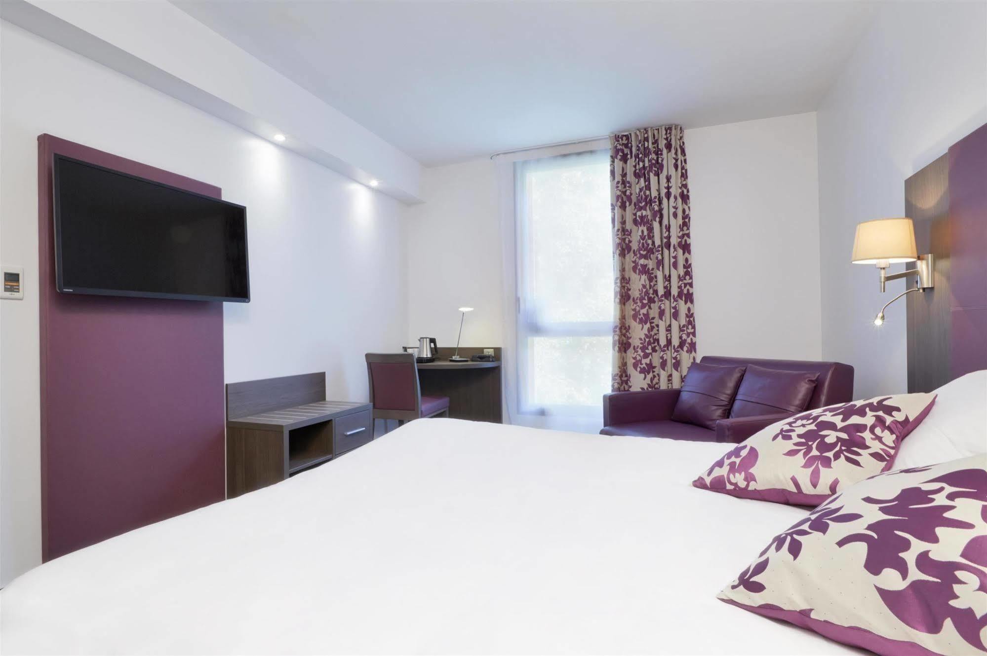 Kyriad Saint Quentin En Yvelines - Montigny Zewnętrze zdjęcie