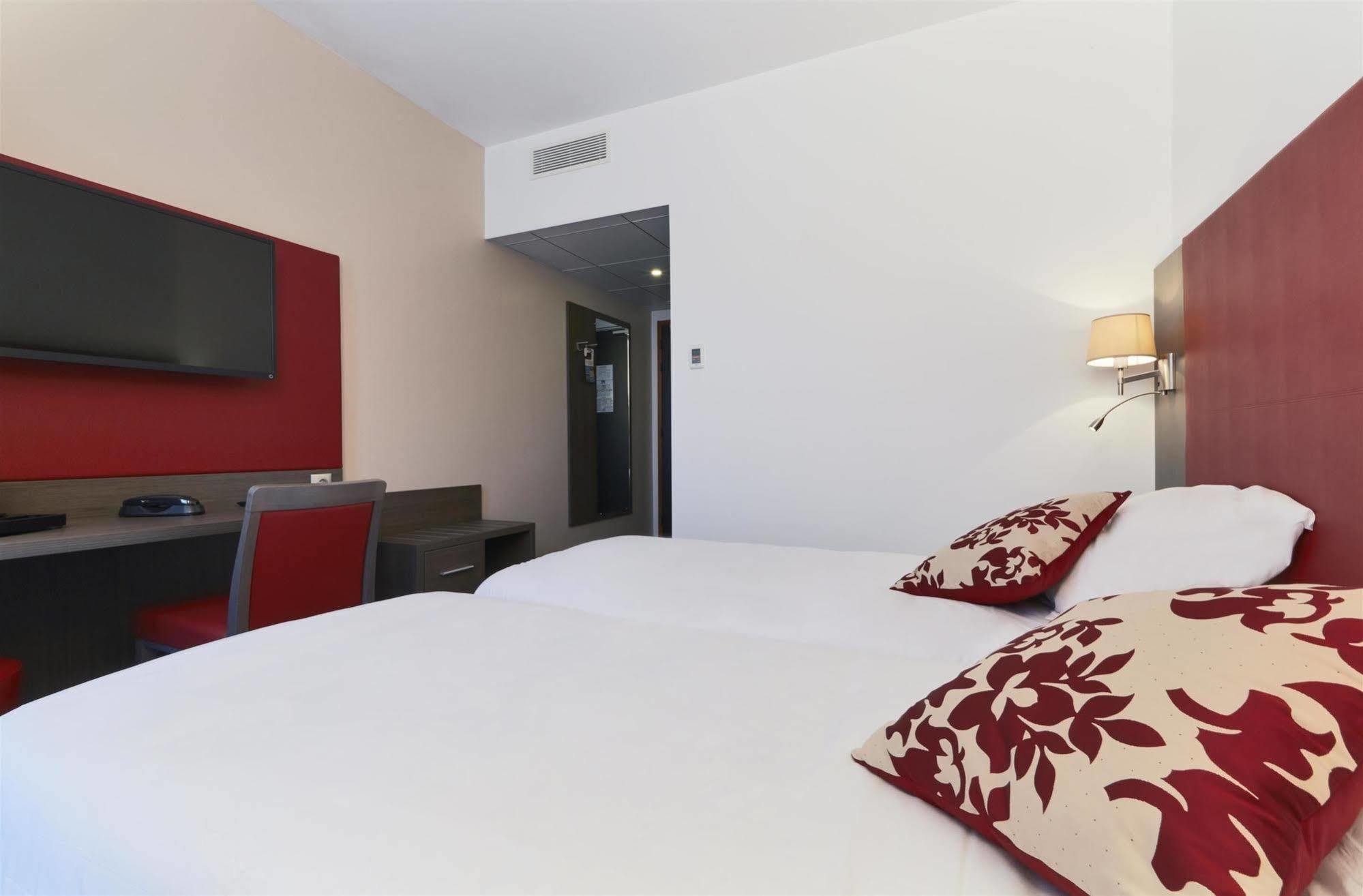 Kyriad Saint Quentin En Yvelines - Montigny Zewnętrze zdjęcie